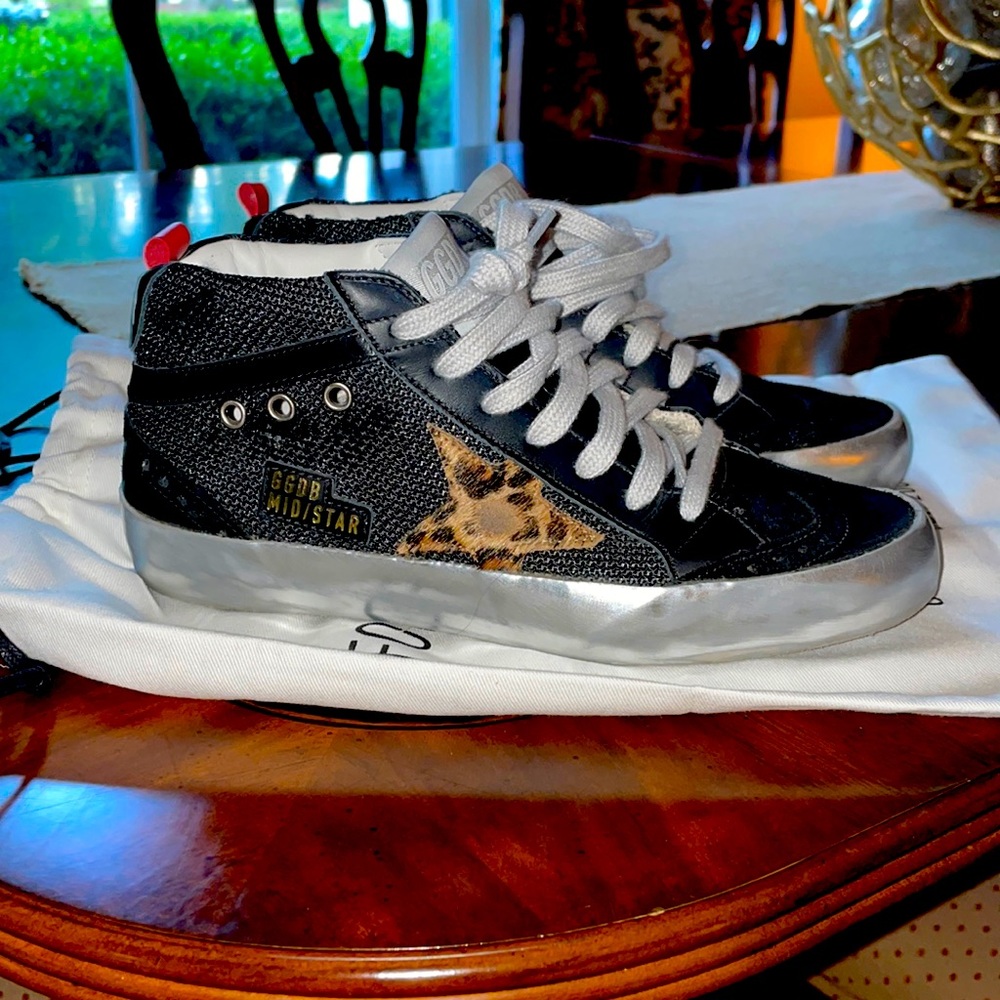 ONLY WORN TWICE! LIKE NEW! golden gooses! Size 7 in women’s. Waiting to be worn!